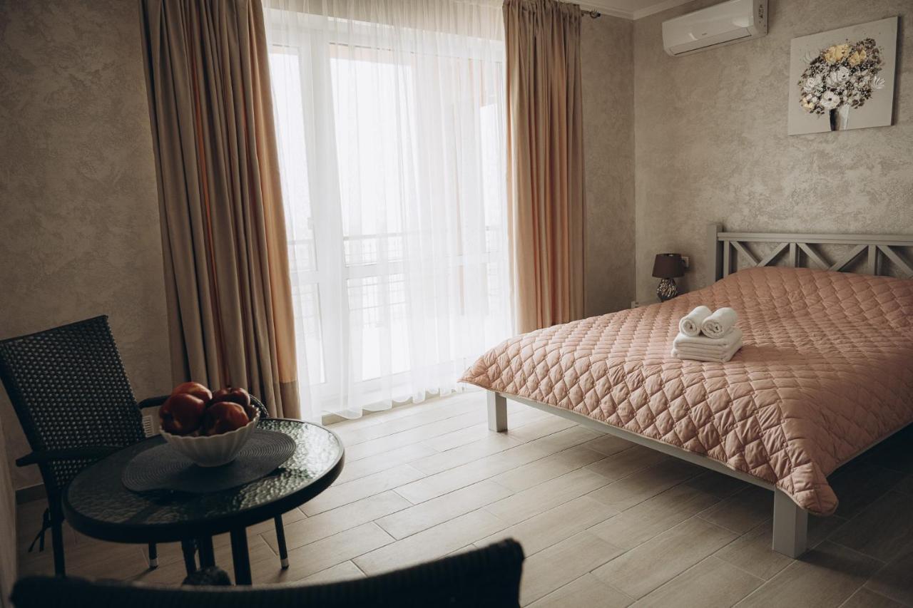 Hotel Три Слона Zatoka Exteriér fotografie