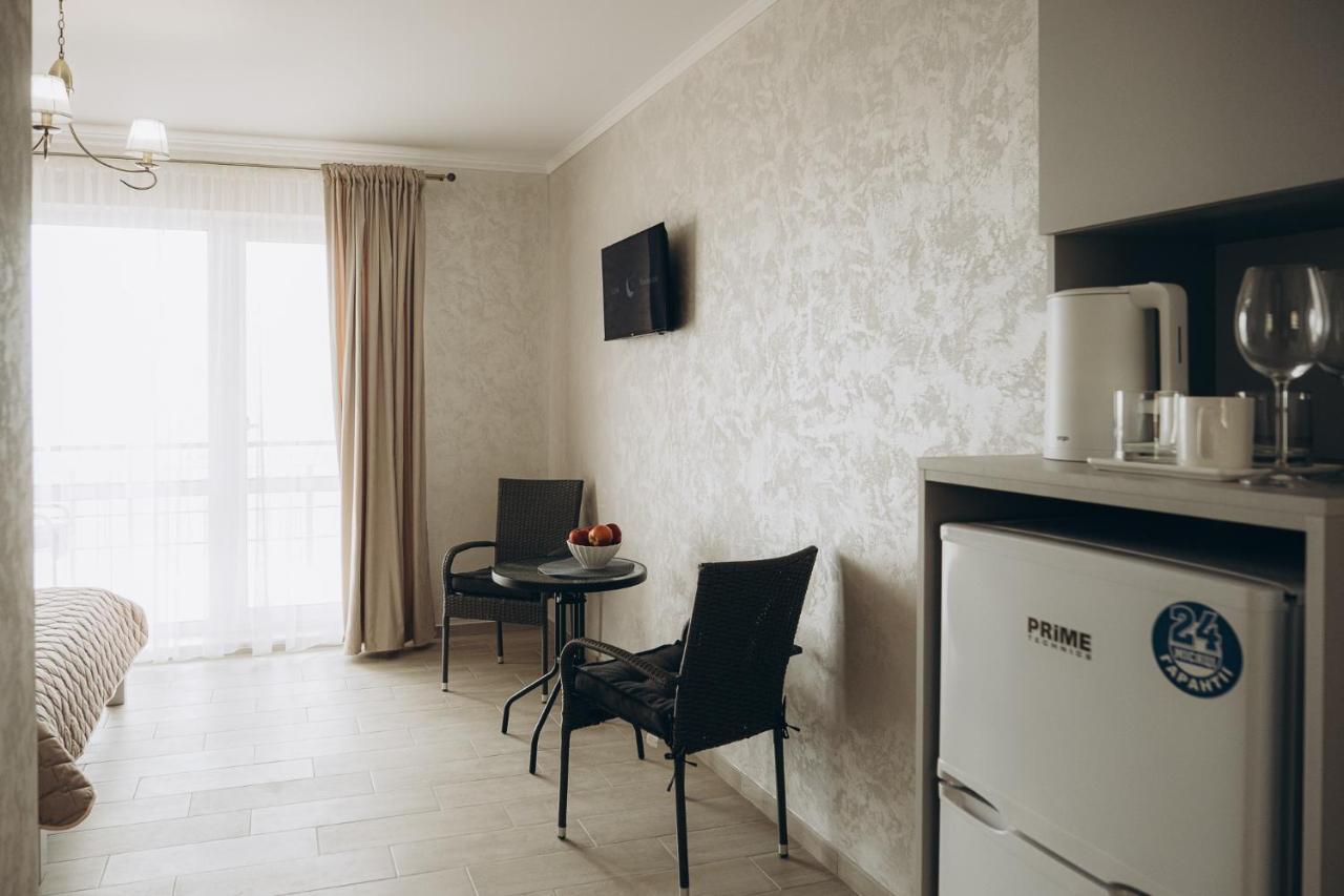Hotel Три Слона Zatoka Exteriér fotografie